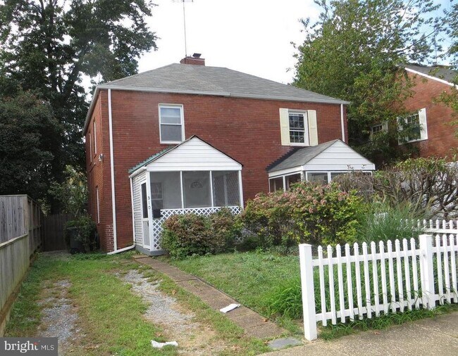 Photo - 310 S Veitch St