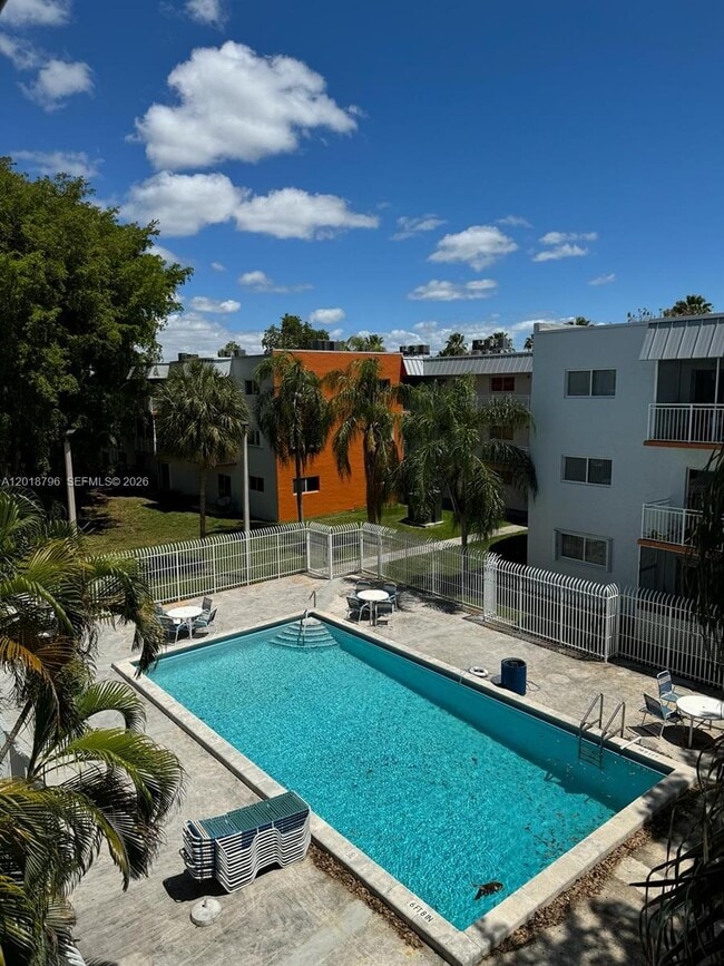 Photo - 11307 SW 200th St Unidad 310-B