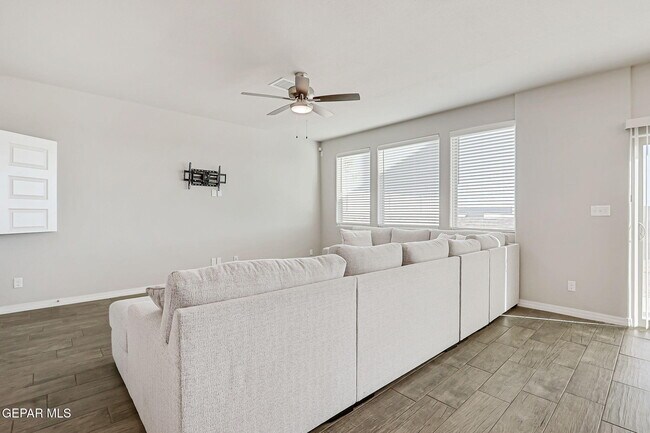 Photo - 13130 Oakhampton Ave