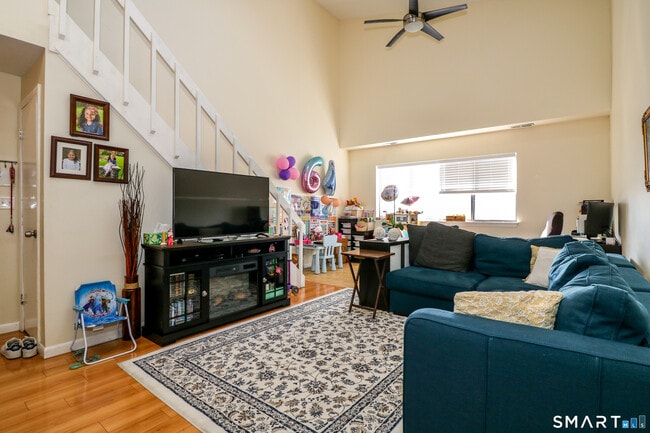 Photo - 18 Amsterdam Ave Unit 3A