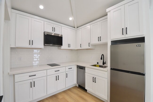 Photo - 10839 Moorpark St Unit 47