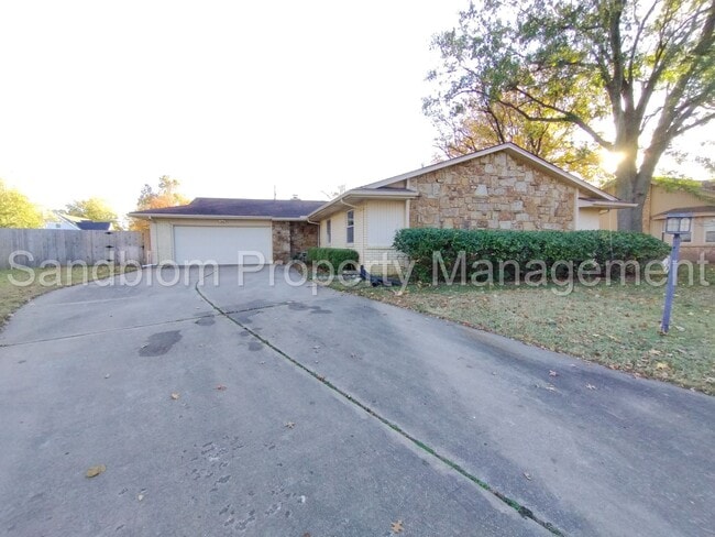 Building Photo - FOR LEASE | Mid-town Tulsa | Available Now!