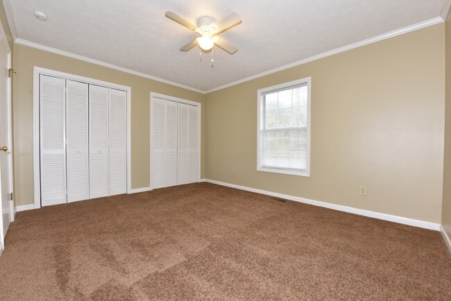 Photo - 1098 Chinook St