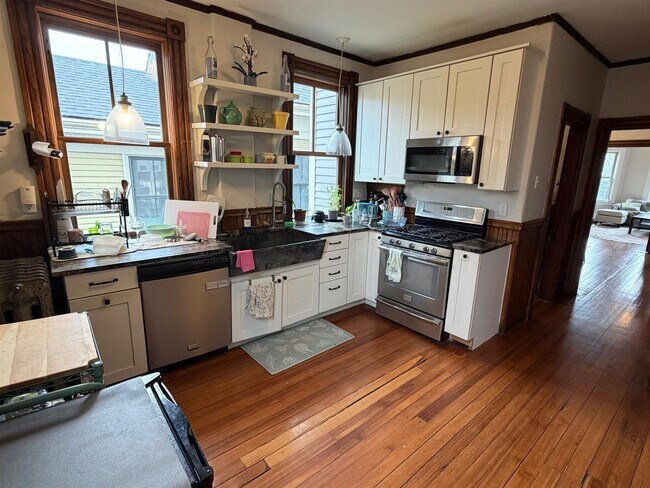 Building Photo - 13 Linden Ave Unit 2