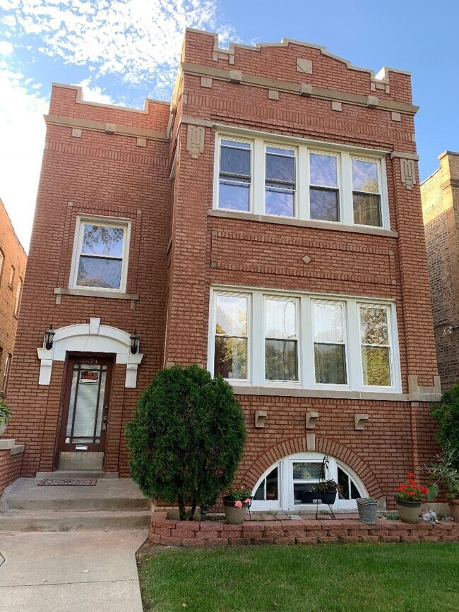 Photo - 4421 W Wrightwood Ave Unidad 2 Rental