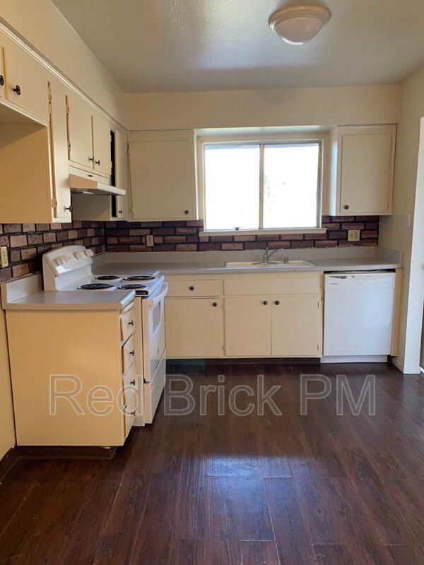 3326 Carson Ct