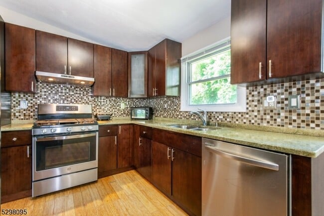 Photo - 19 Southwynde Dr