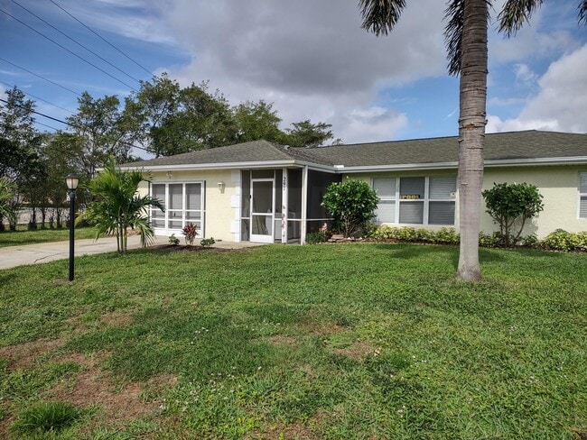 Photo - 297 SW Glenwood Dr