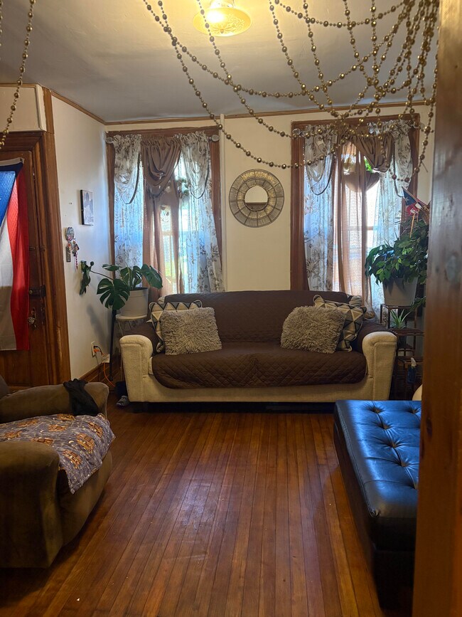 133 N 8th St Unit 1