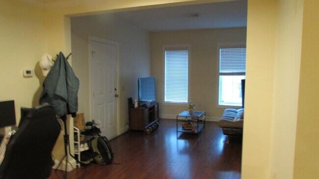 Photo - 66 E King St