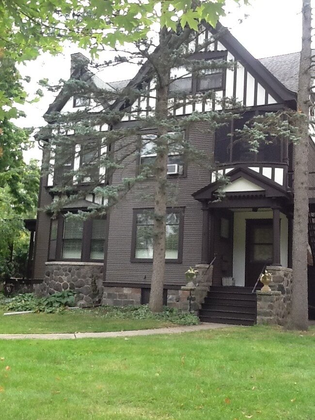 Photo - 717 W Huron St Unit 4