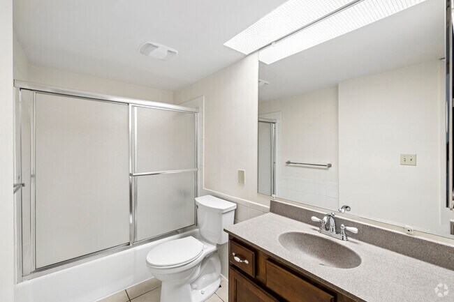 1BR, 1BA - 701SF - Bathroom (2nd Floor)