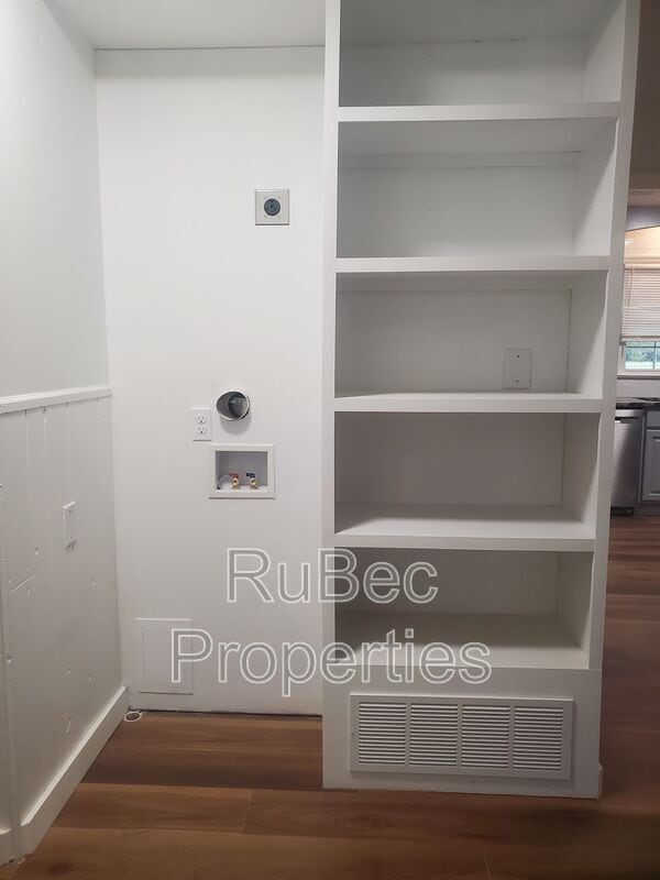 Photo - 15640 Ewart Rd