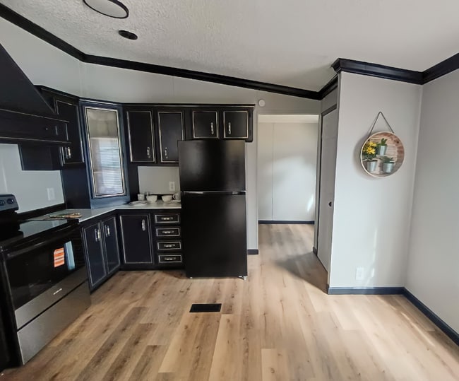 Building Photo - 12 Deerwood Park