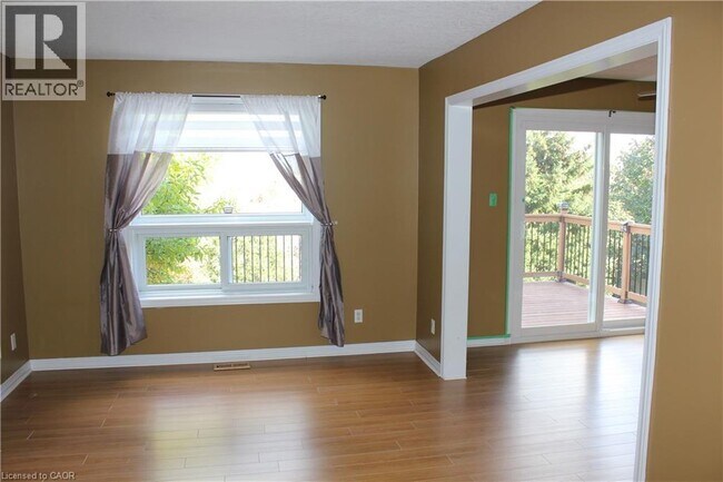 Photo - 184 Northampton Crescent