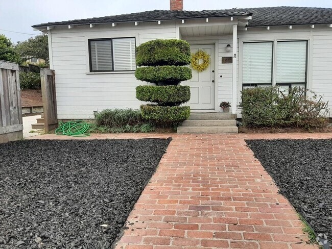 Building Photo - 632 Airport Rd Rental