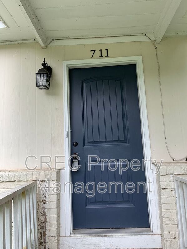 Photo - 711 Locust St
