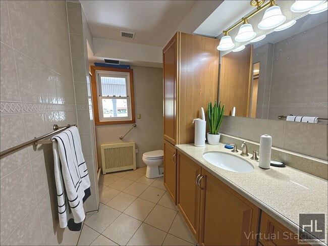 Photo - LAMPORT BOULEVARD Unidad 1