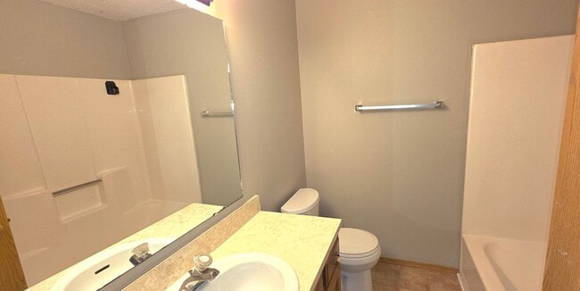 Building Photo - 2 Bedroom 2 Bathroom Duplex! Southwest Springfield! $1050! Kickapoo School District!