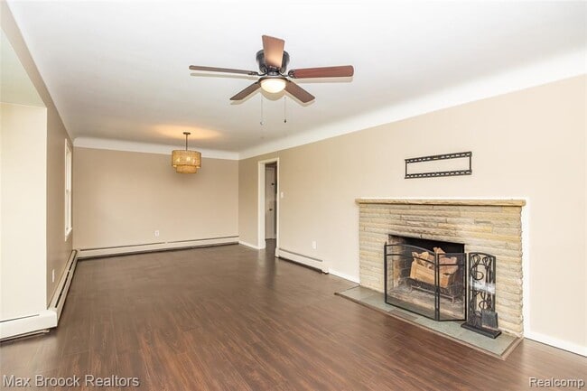 Photo - 16239 Madoline St