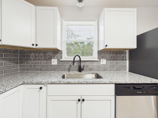 Photo - 100 S Oxford Ave