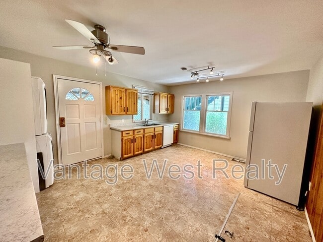 Photo - 840 Bernard Ave