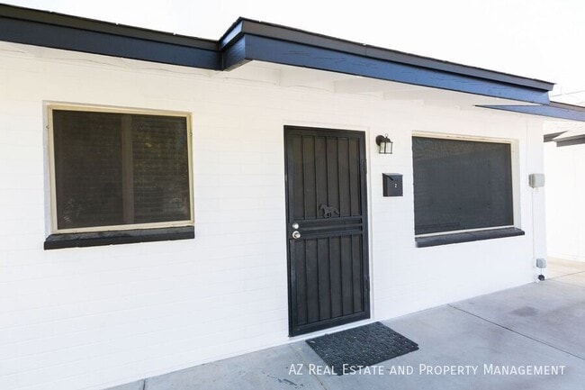 Building Photo - 3417 E Windsor Ave