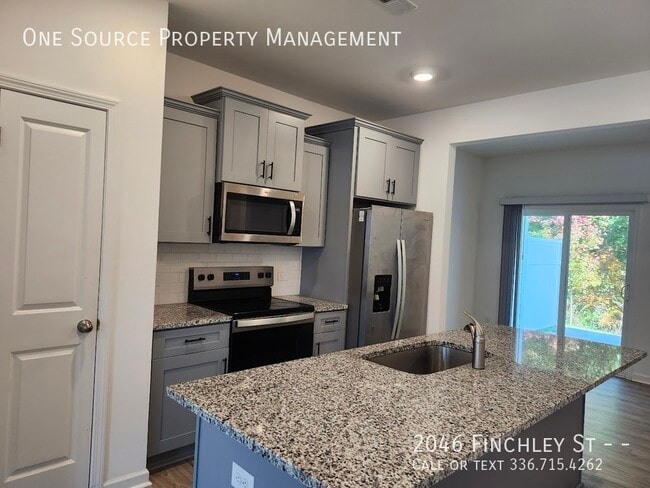 Photo - 2046 Finchley St