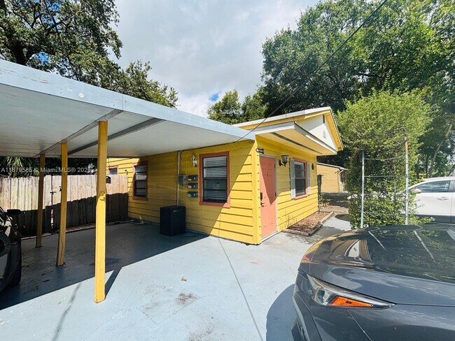Building Photo - 1913 Riverside Dr Unit 1-3 Rental