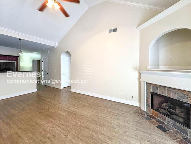 Photo - 107 Singapore Cir