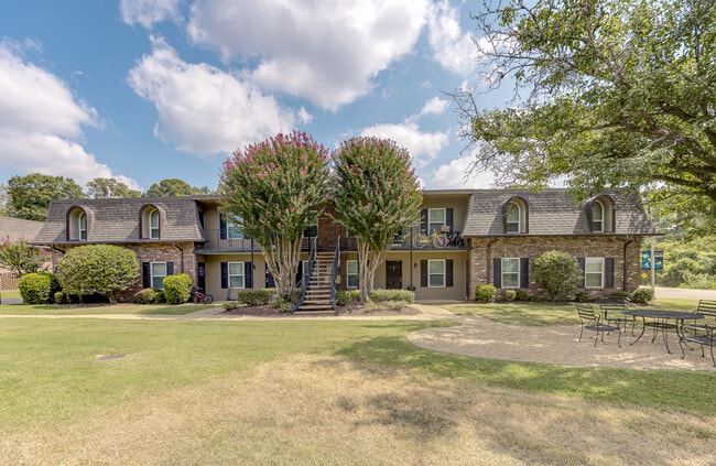 Photo - Bienville Apartments