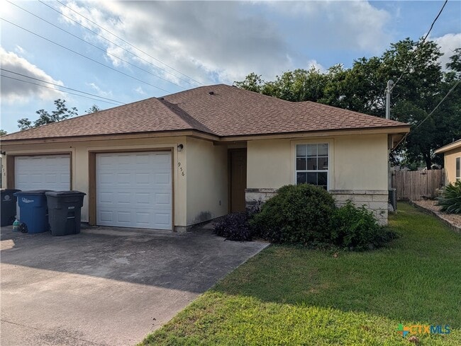 Building Photo - 956 Misty Acres Dr