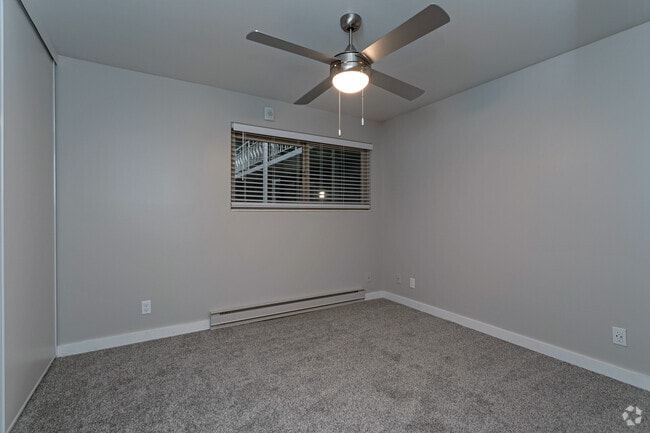 3BR, 2BA - 1,408SF