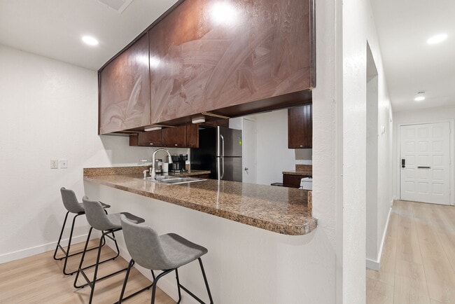 Photo - 1910 N Floyd Rd Unidad 1912