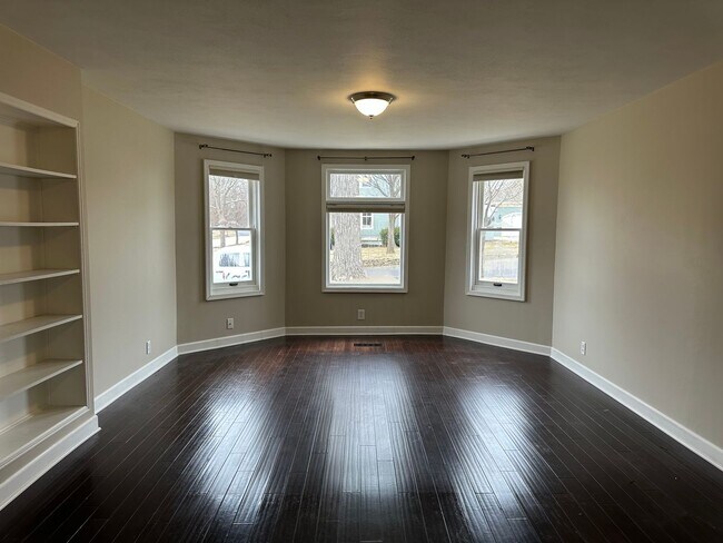 Photo - 110 N High St