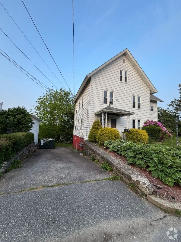 Building Photo - 2XX Miles St Rental