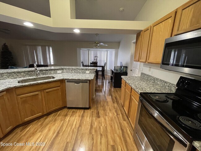 Photo - 1738 Loquat Ct NW