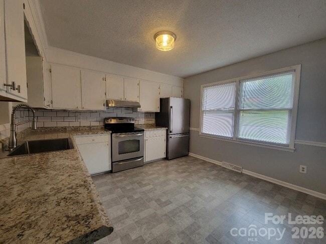 Photo - 2021 Downey St
