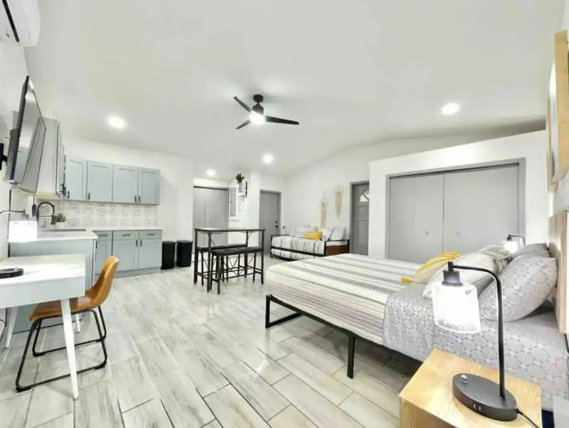 Photo - 1213 Corbett Ln