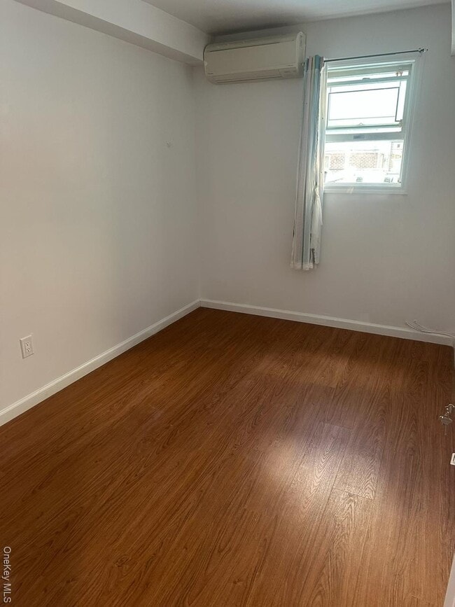Building Photo - 144-23 68th Dr Unit 1st Fl