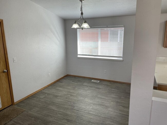 Photo - 2010 Del Rio Ave SE