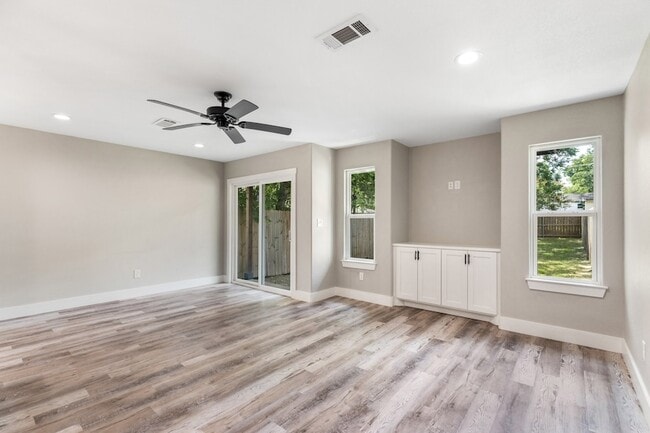 Photo - 1604 W Johnson St