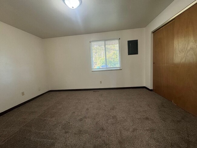 Photo - TIKI - 4563-4569 Croftshire Dr. Unit 4567