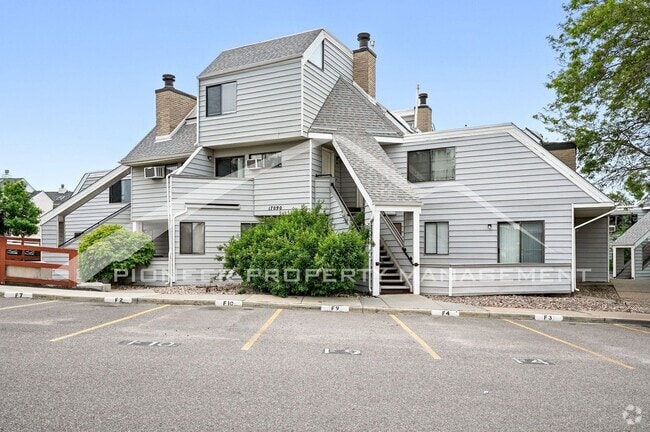 Building Photo - Charming Condo with Washer/Dryer and Mount... Unit 209