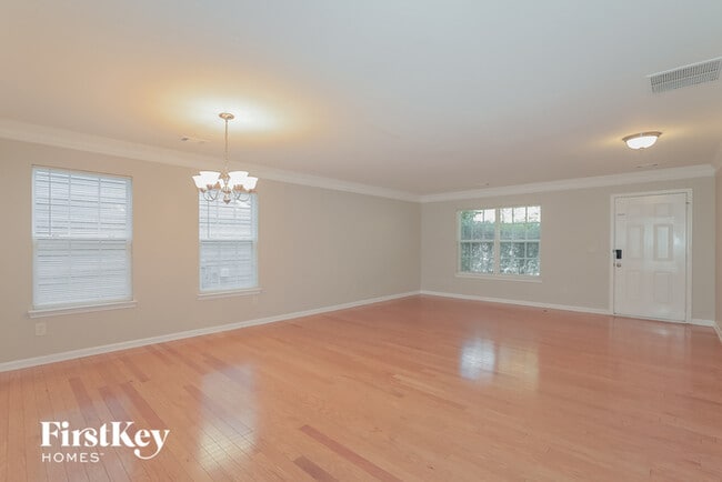 Photo - 3050 Whittier Way