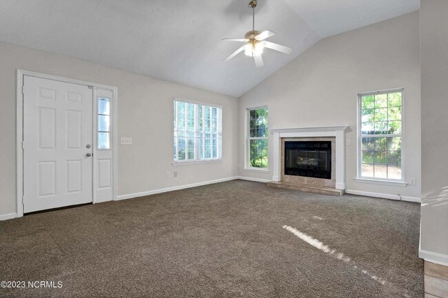 Photo - *** November Promotion -- Start lease by D...