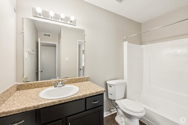 2 habitaciones, 1 baño - 851 pies cuadrados - Baño