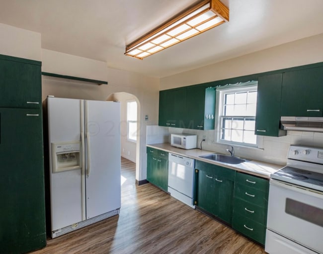 Photo - 1458 10th St N