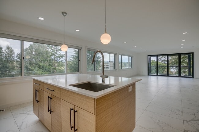 Photo - Stunning 5 Bedroom Juanita Bay Home For Rent!