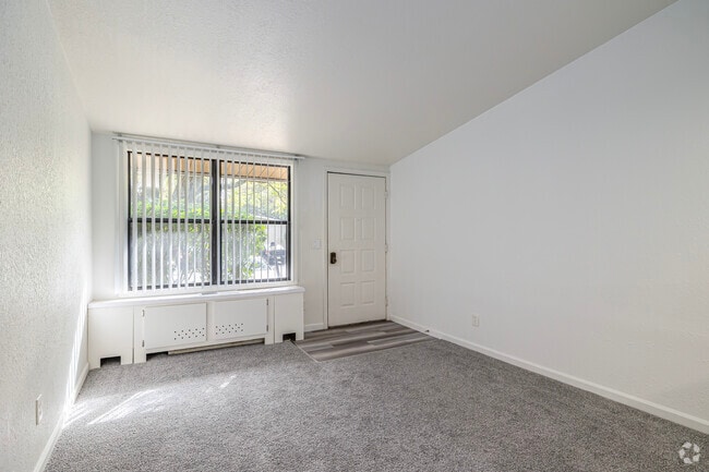 1BD, 1BA - 576SF - Actualizado